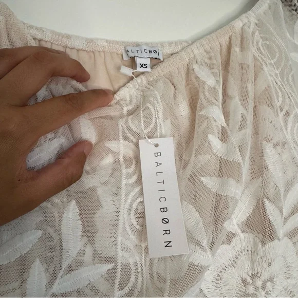 XS NWT Baltic Born Maxi Dress Off White Cream Lace Maxi Guinevere Off Shoulder - Picture 6 of 16